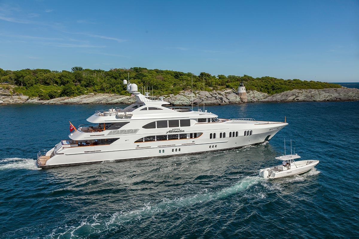 Aspen Alternative, a 164-foot Trinity tri-deck motor yacht underway